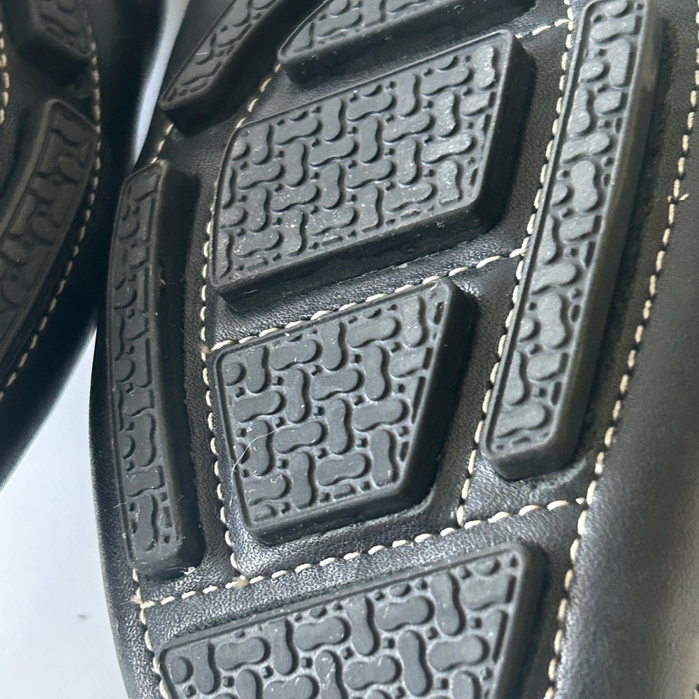 Cole Haan women loafer size 6 1/2 B
Made in India
No stains - Picture 14 of 14